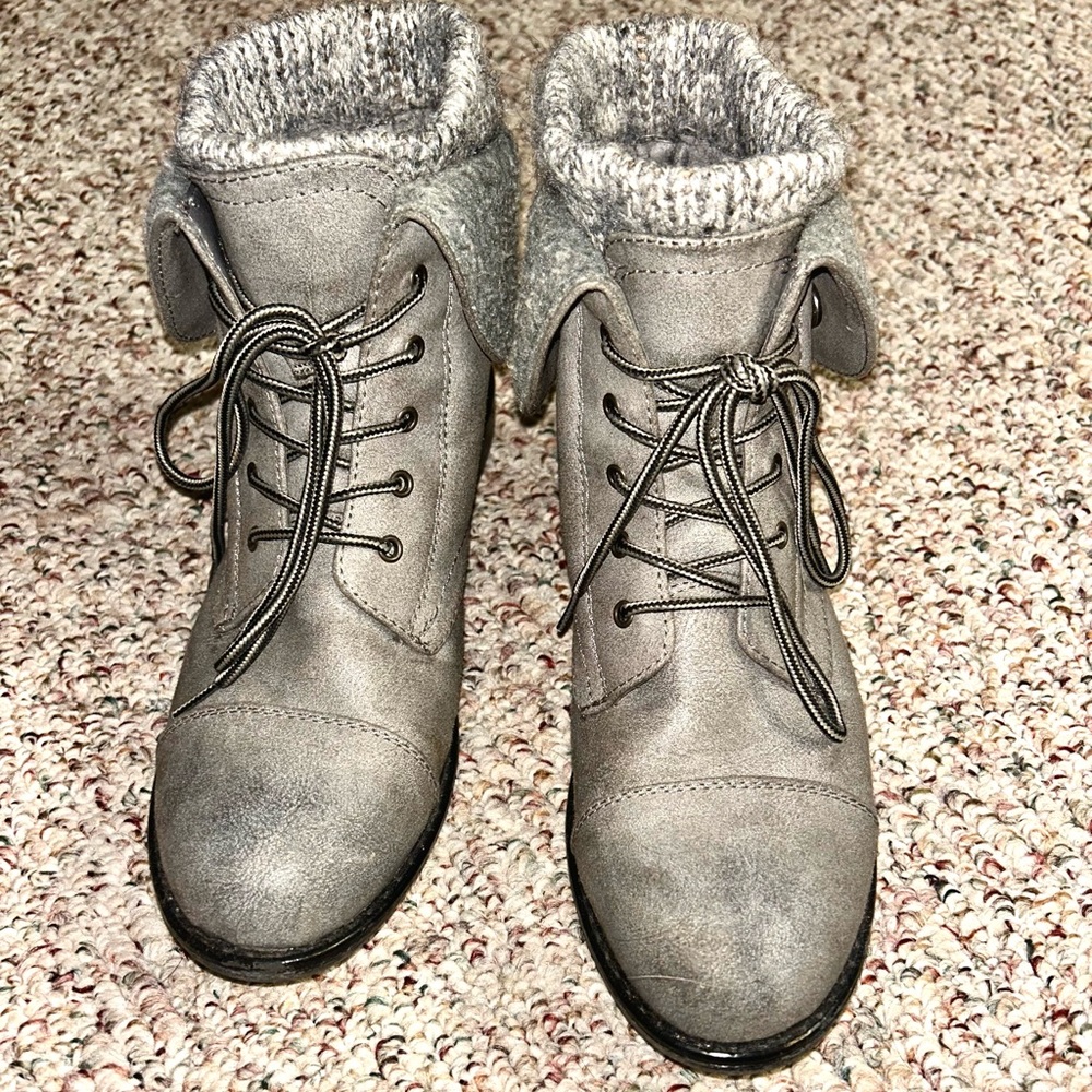 Cliffs by WHITE MOUNTAIN Gray Lace Up Boots